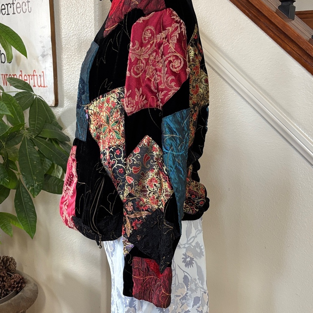 Beautiful Vintage, Eye Catching✨ Chicos Patchwork Velvet Women's Jacket 🤩 - Picture 5 of 11